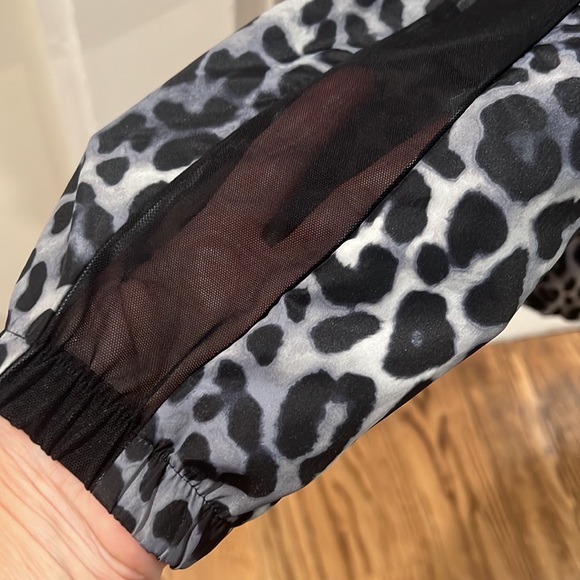 PINK VICTORIA SECRET Black, Gray and White Leopard Print Jacket.  Size XS/SMALL - Picture 8 of 13